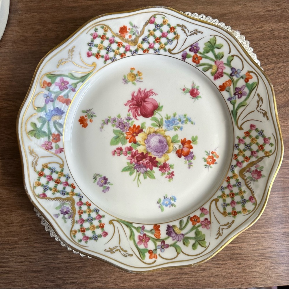 Schumann Bavaria Dresden Chateau 9” Dinner Plate Mixed Flowers with Gold Rim
